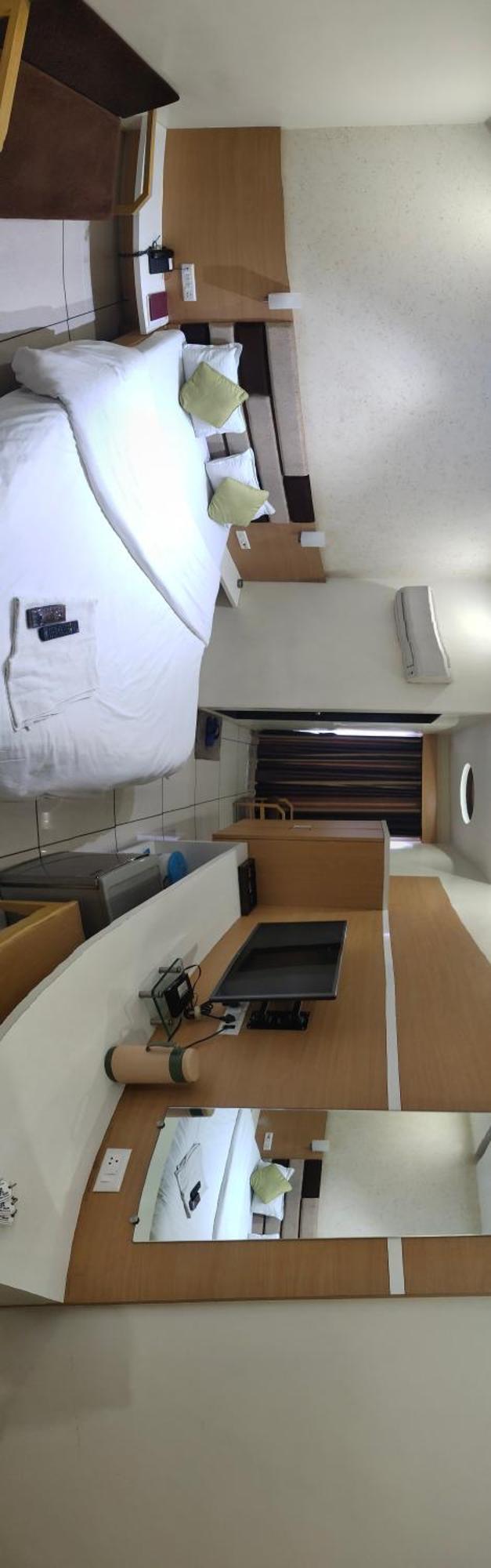 Hotel Zenith Surat Ngoại thất bức ảnh