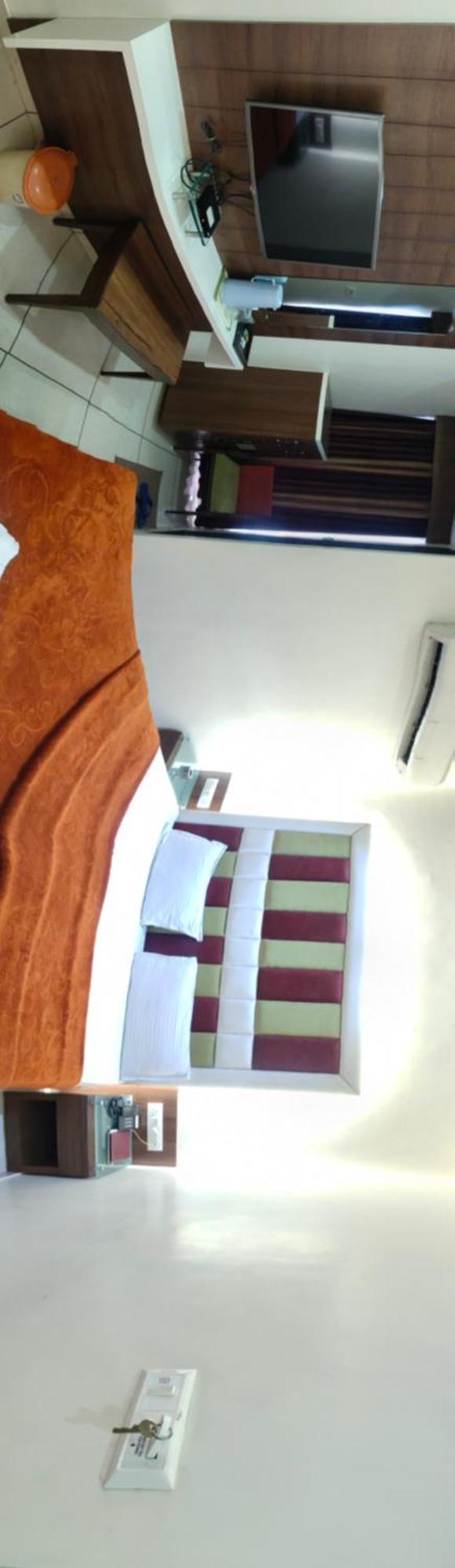 Hotel Zenith Surat Ngoại thất bức ảnh