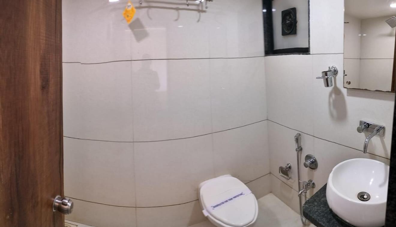 Hotel Zenith Surat Ngoại thất bức ảnh