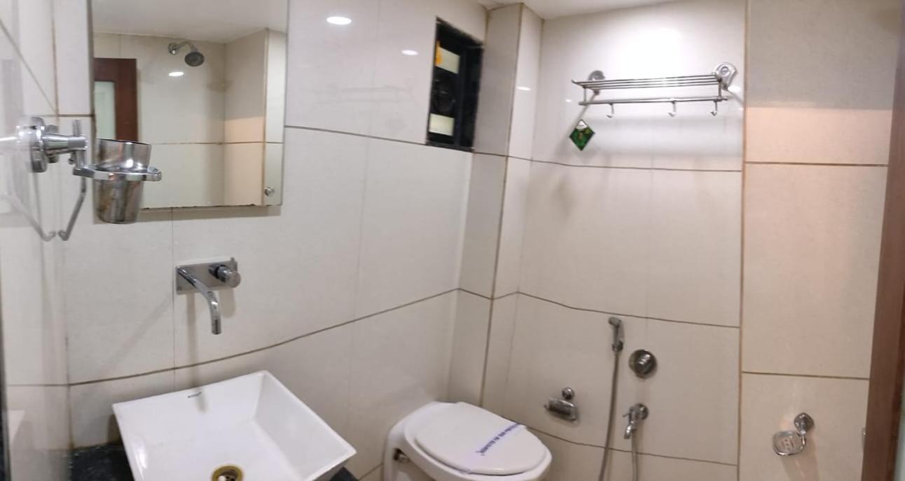Hotel Zenith Surat Ngoại thất bức ảnh