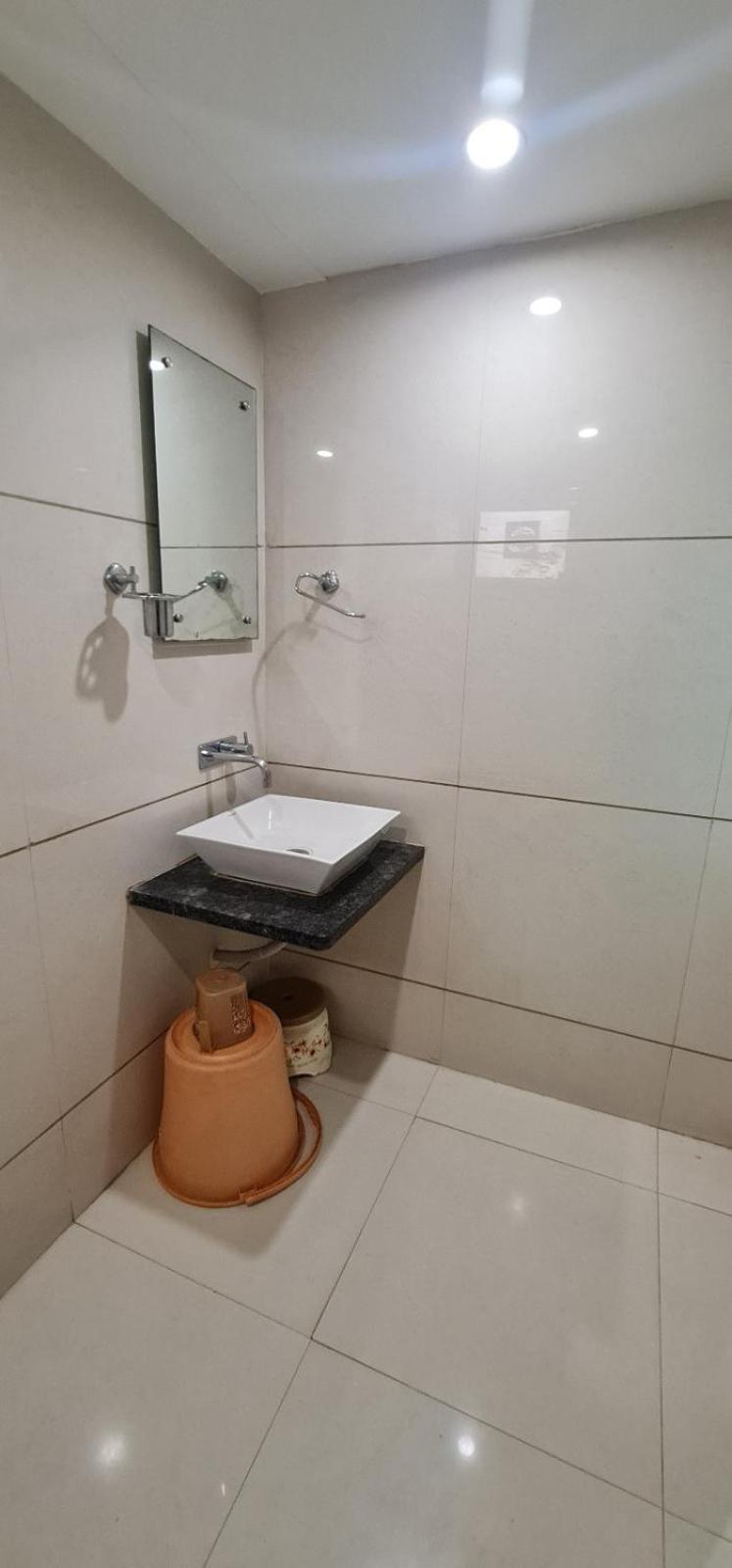 Hotel Zenith Surat Ngoại thất bức ảnh