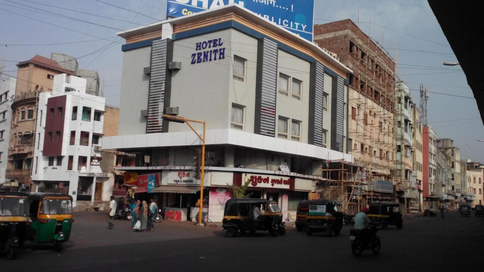 Hotel Zenith Surat Ngoại thất bức ảnh