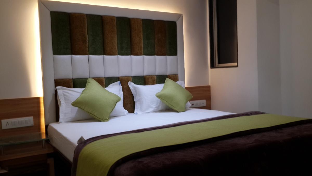 Hotel Zenith Surat Ngoại thất bức ảnh