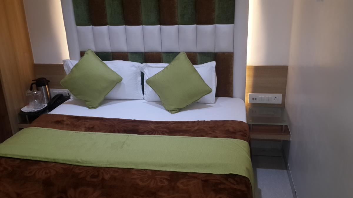 Hotel Zenith Surat Ngoại thất bức ảnh