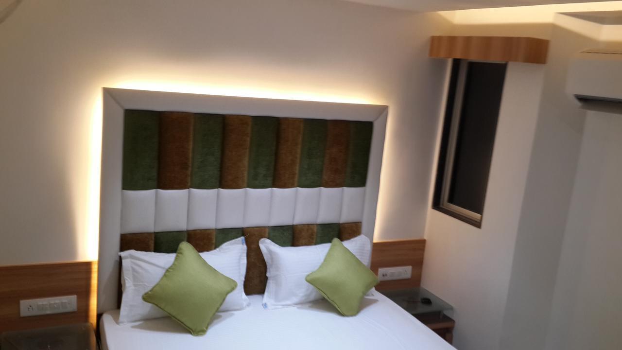 Hotel Zenith Surat Ngoại thất bức ảnh