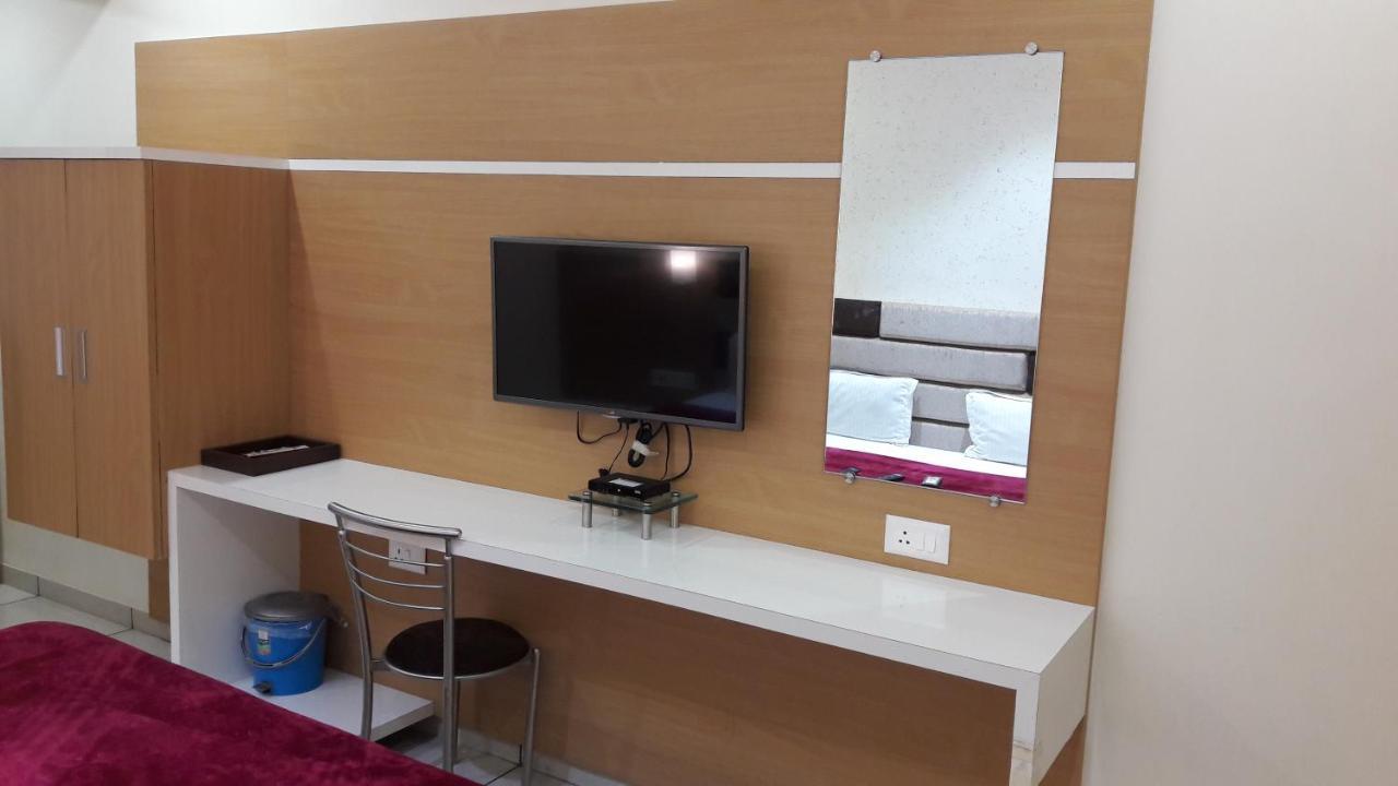 Hotel Zenith Surat Ngoại thất bức ảnh